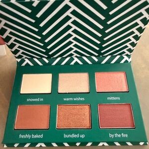 Beautiful Tarte Eyeshadow Palette Home for the Holidays